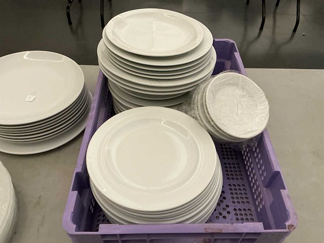 Lot porseleinen borden - afbeelding 3 van  12