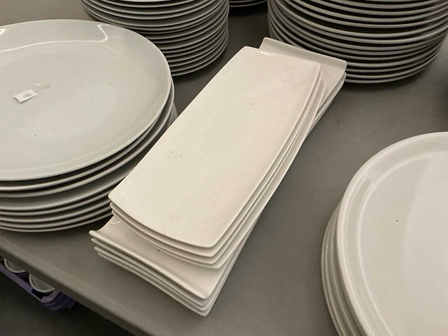 Lot porseleinen borden - afbeelding 8 van  12