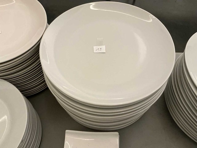 Lot porseleinen borden - afbeelding 9 van  12