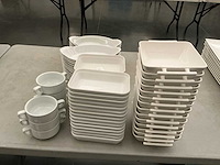 Lot porseleinen bordjes en kommetjes - afbeelding 1 van  5