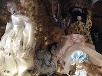 Lot porseleinen poppen - afbeelding 1 van  3