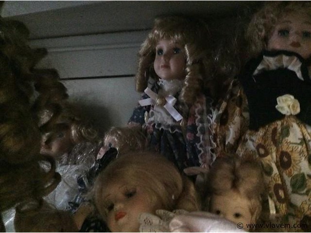 Lot porseleinen poppen - afbeelding 2 van  3