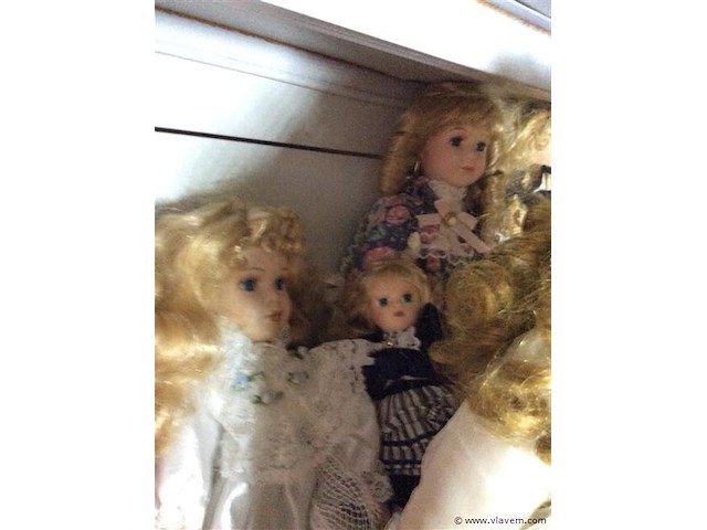 Lot porseleinen poppen - afbeelding 3 van  3