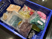 Lot professioneel pattiseriemateriaal (marsepein, petit fours, taart) - afbeelding 2 van  13