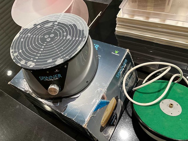 Lot professioneel pattiseriemateriaal (marsepein, petit fours, taart) - afbeelding 9 van  13