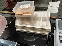 Lot professioneel pattiseriemateriaal (marsepein, petit fours, taart) - afbeelding 2 van  12