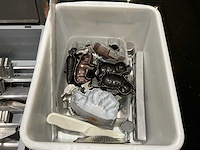 Lot professioneel pattiseriemateriaal (marsepein, petit fours, taart) - afbeelding 7 van  12