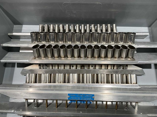 Lot professioneel pattiseriemateriaal (marsepein, petit fours, taart) - afbeelding 8 van  12