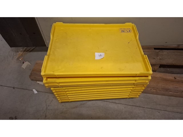 Lot pvc kisten - afbeelding 2 van  2