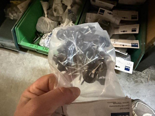 Lot pvc klemmen / beugels / nagels / clips / montage - afbeelding 2 van  28