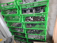 Lot pvc koppelstukken + 14x bakken - afbeelding 1 van  1