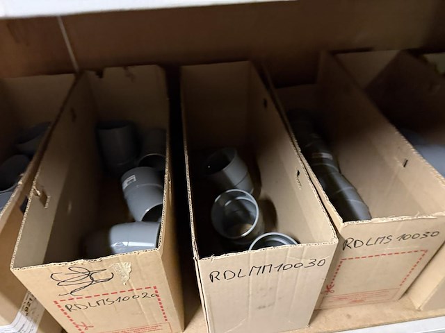 Lot pvc t-stukken , koppelingen, etc - afbeelding 11 van  13