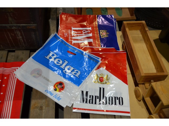 Lot reclamezakken o.a. marlboro, belga, etc. - afbeelding 1 van  1