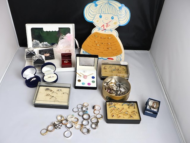 Lot ringen - afbeelding 1 van  7