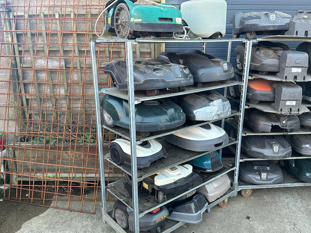 Lot robotmaaiers - various forest and garden tool - afbeelding 10 van  13