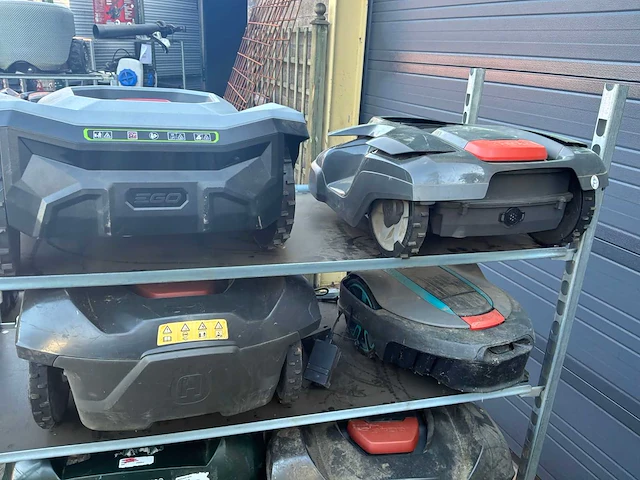 Lot robotmaaiers - various forest and garden tool - afbeelding 12 van  13