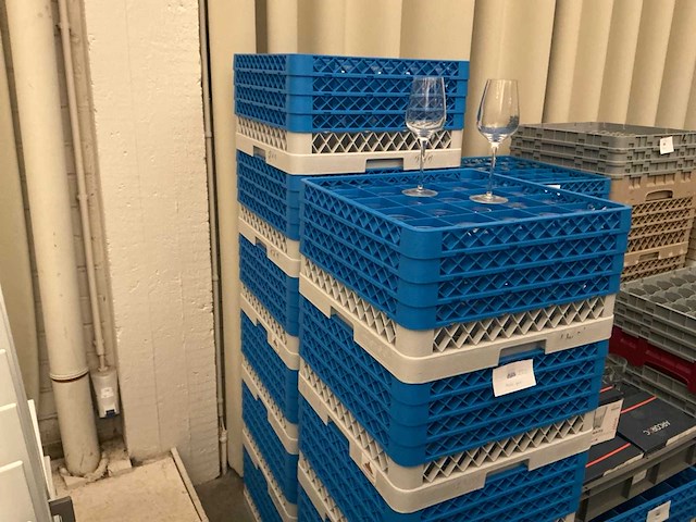 Lot rode wijn glazen - afbeelding 4 van  4