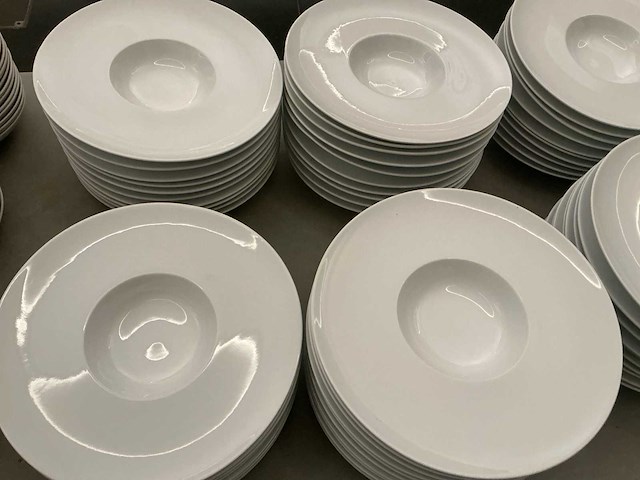 Lot ronde borden - afbeelding 2 van  4