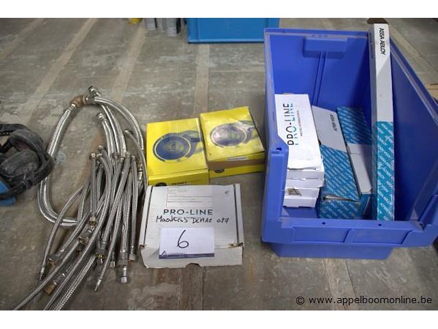Lot sanitaire toebehoren - afbeelding 1 van  3
