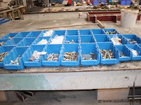 Lot santairmontagematerialen - afbeelding 1 van  4