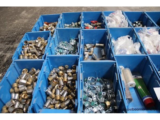Lot santairmontagematerialen - afbeelding 2 van  4