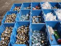 Lot santairmontagematerialen - afbeelding 2 van  4
