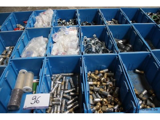 Lot santairmontagematerialen - afbeelding 3 van  4