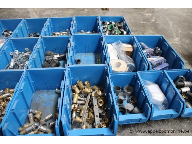 Lot santairmontagematerialen - afbeelding 4 van  4