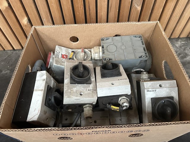 Lot schakelaars - afbeelding 1 van  1