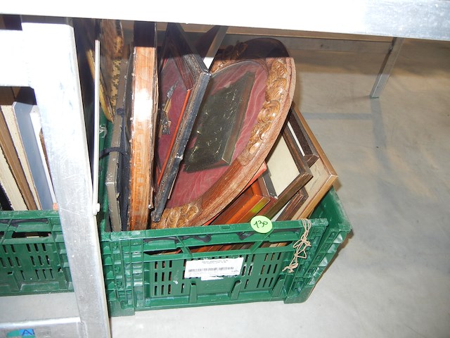 Lot schilderijen/kaders (2kisten) - afbeelding 1 van  2