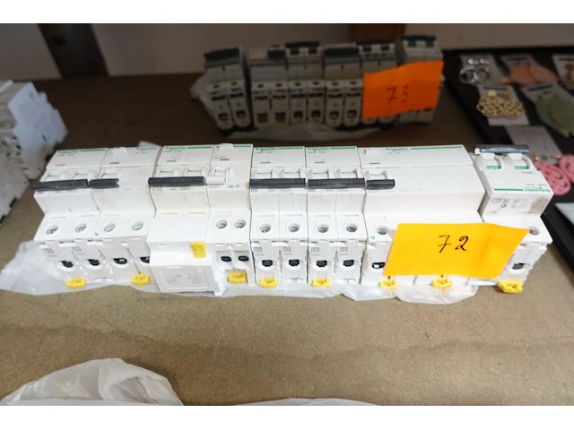 Lot schneider automaten - afbeelding 1 van  4