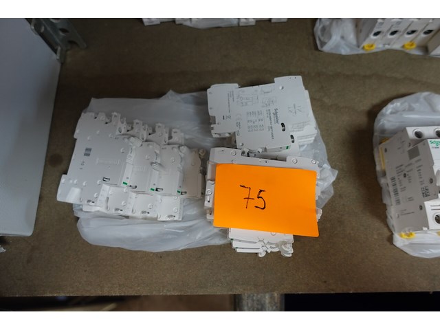 Lot schneider hulp contactoren - afbeelding 2 van  4