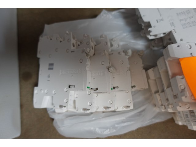 Lot schneider hulp contactoren - afbeelding 3 van  4