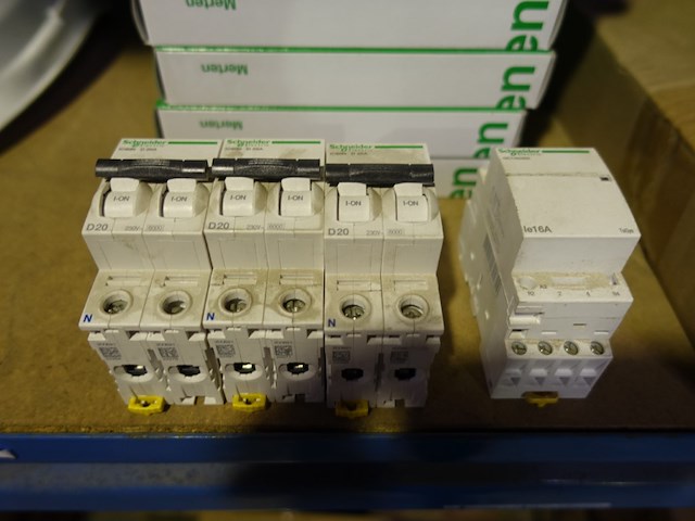 Lot schneider - afbeelding 14 van  26