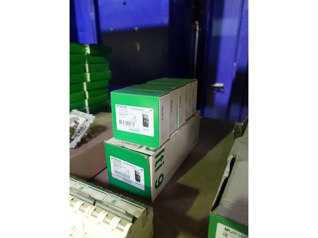 Lot schneider - afbeelding 9 van  26