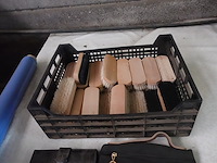 Lot schoenborstels met lot van 6 geldbeugels - afbeelding 4 van  4