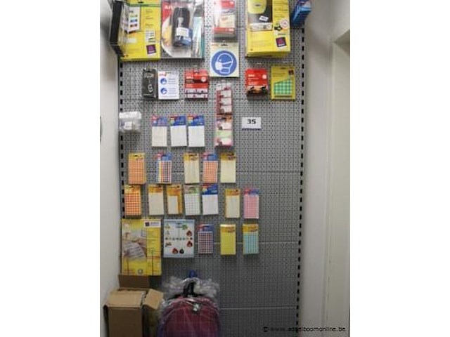 Lot schoolartikelen wo. stikkers, rugzakken, enz - afbeelding 1 van  3