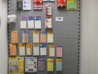 Lot schoolartikelen wo. stikkers, rugzakken, enz - afbeelding 1 van  3