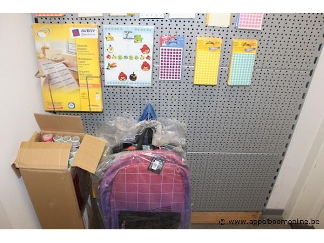 Lot schoolartikelen wo. stikkers, rugzakken, enz - afbeelding 2 van  3