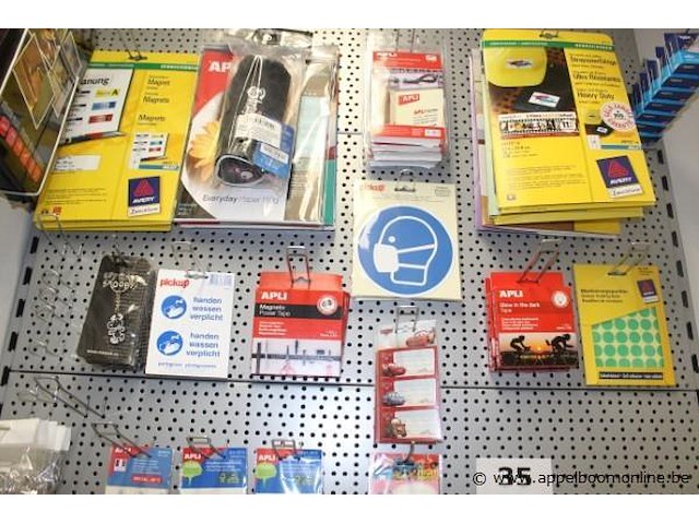 Lot schoolartikelen wo. stikkers, rugzakken, enz - afbeelding 3 van  3