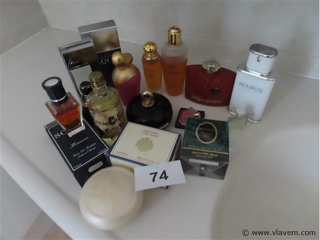 Lot schoonheidsproducten deels aangesproken - afbeelding 1 van  4