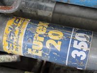 Lot schoren, doka, 350, in metalen rek - afbeelding 2 van  3