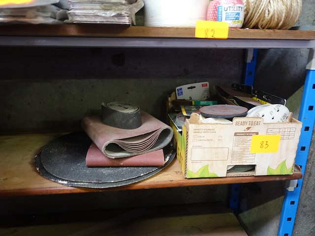 Lot schuurpapier - afbeelding 1 van  8