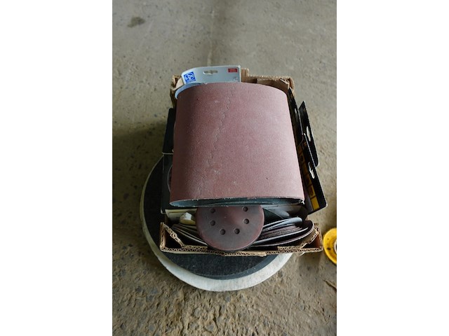 Lot schuurpapier - afbeelding 1 van  3