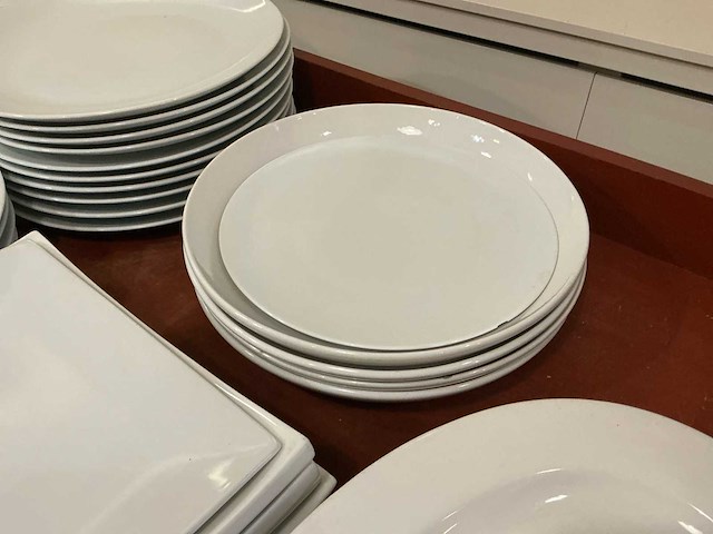 Lot serveer schotels en kommen - afbeelding 7 van  12