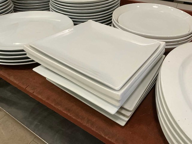 Lot serveer schotels en kommen - afbeelding 8 van  12