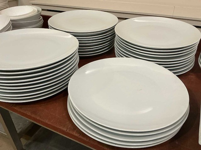 Lot serveer schotels en kommen - afbeelding 9 van  12