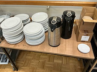 Lot servies, borden,bestek en benodigdheden servies, glaswerk en bestek - afbeelding 3 van  6