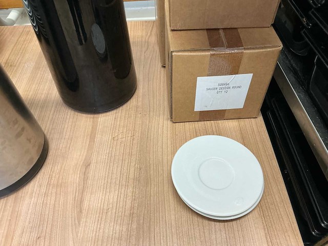 Lot servies, borden,bestek en benodigdheden servies, glaswerk en bestek - afbeelding 4 van  6