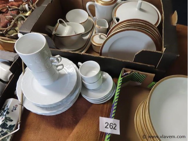 Lot serviesgoed en diversen volgens foto's - afbeelding 3 van  4
